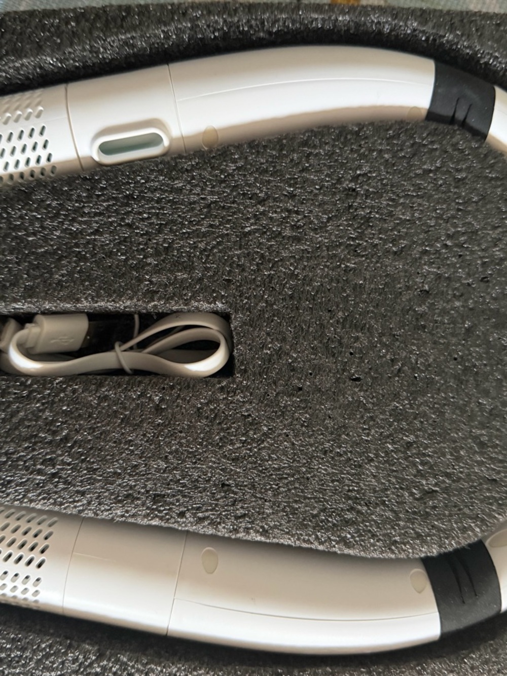 Blaux Wearable Neck Fan - White - Picture 3 of 4